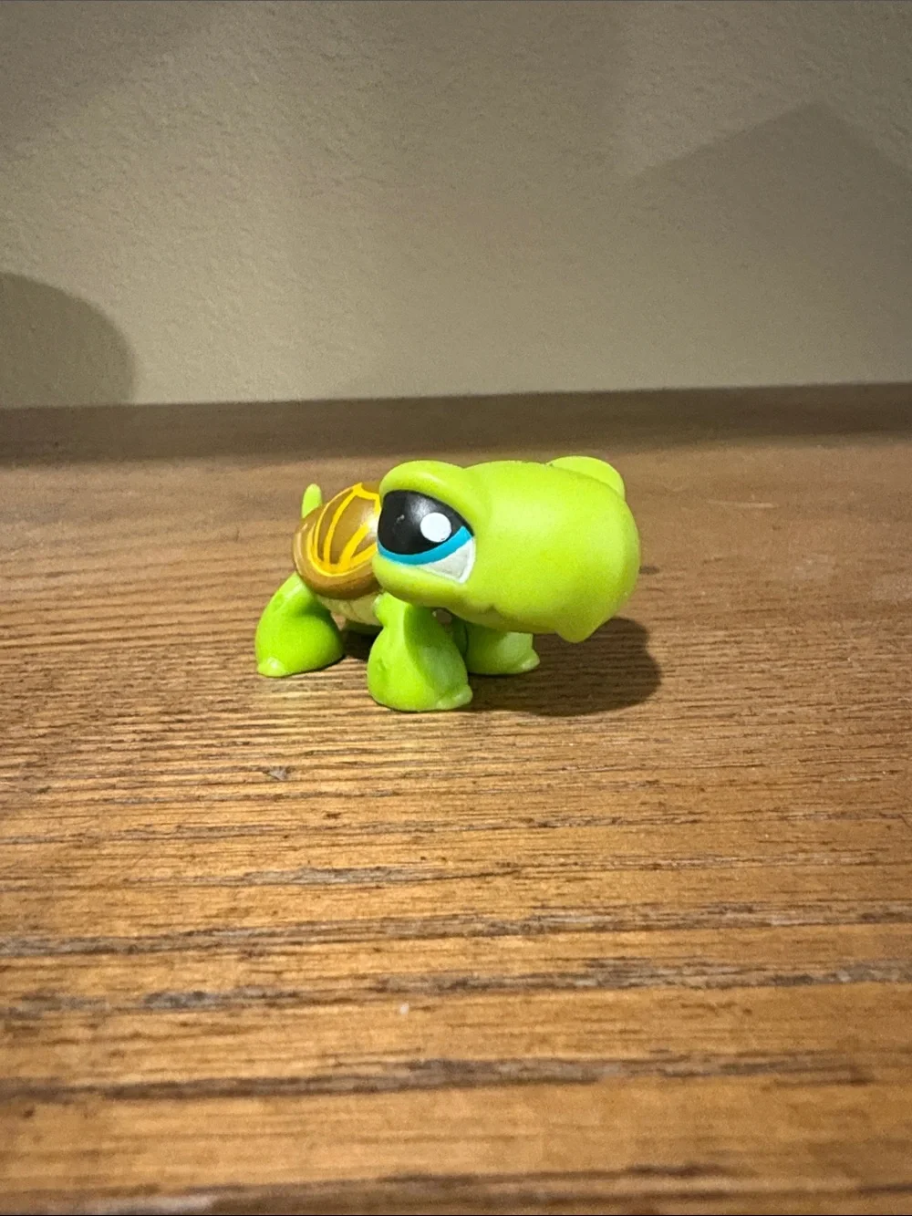 Littlest Pet Shop Lime Green Turtle with Blue Eyes